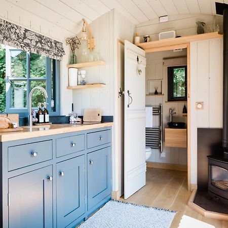 Boutique Cornish Shepherd'S Hut With Hot Tub Launceston Ngoại thất bức ảnh